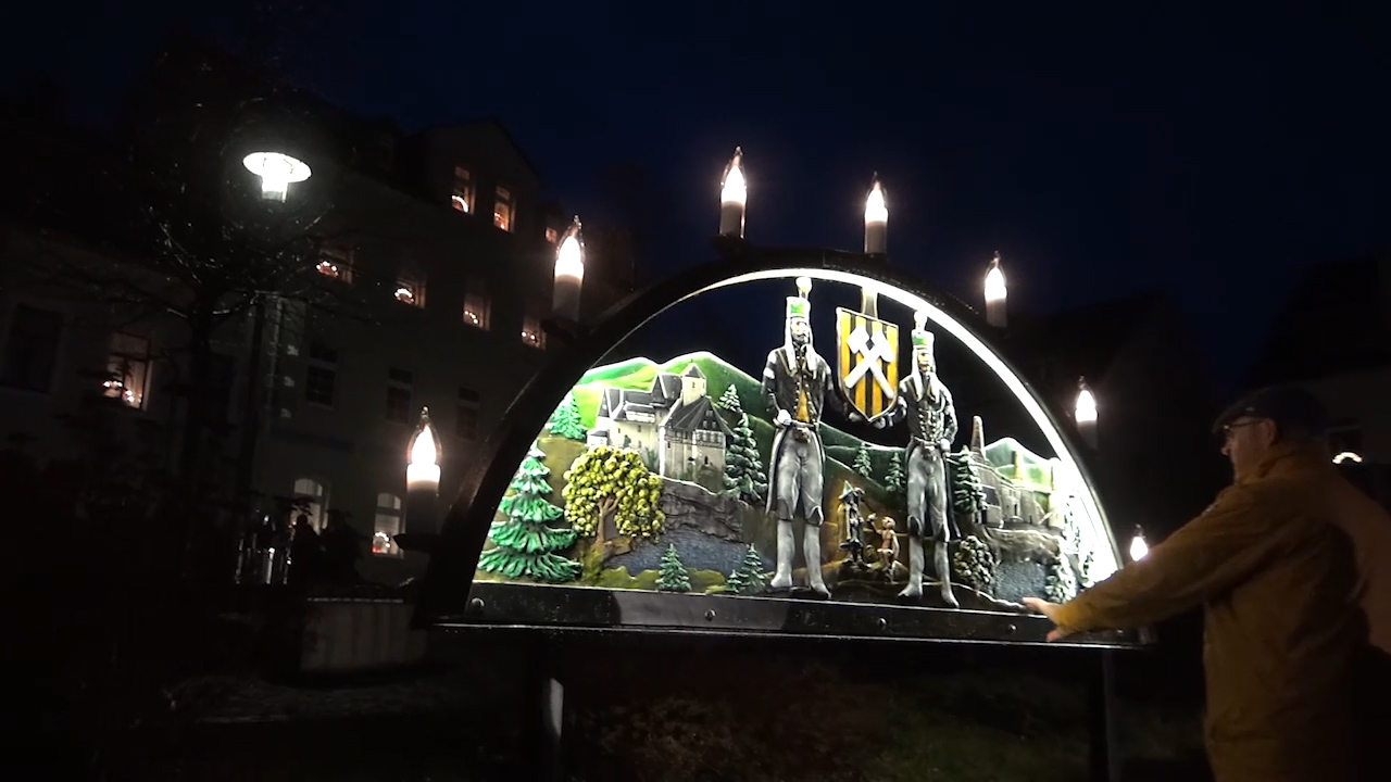 MEgional am 19. Dezember mit dem neuen Schwibbbogen für Lengefeld MEgional am 19. Dezember mit dem neuen Schwibbbogen für Lengefeld